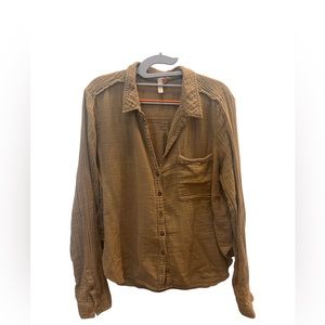 Beautiful button down khaki blouse from Pilcro Siza Large